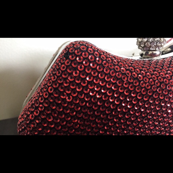 La Regale red sequined clutch - Picture 4 of 5